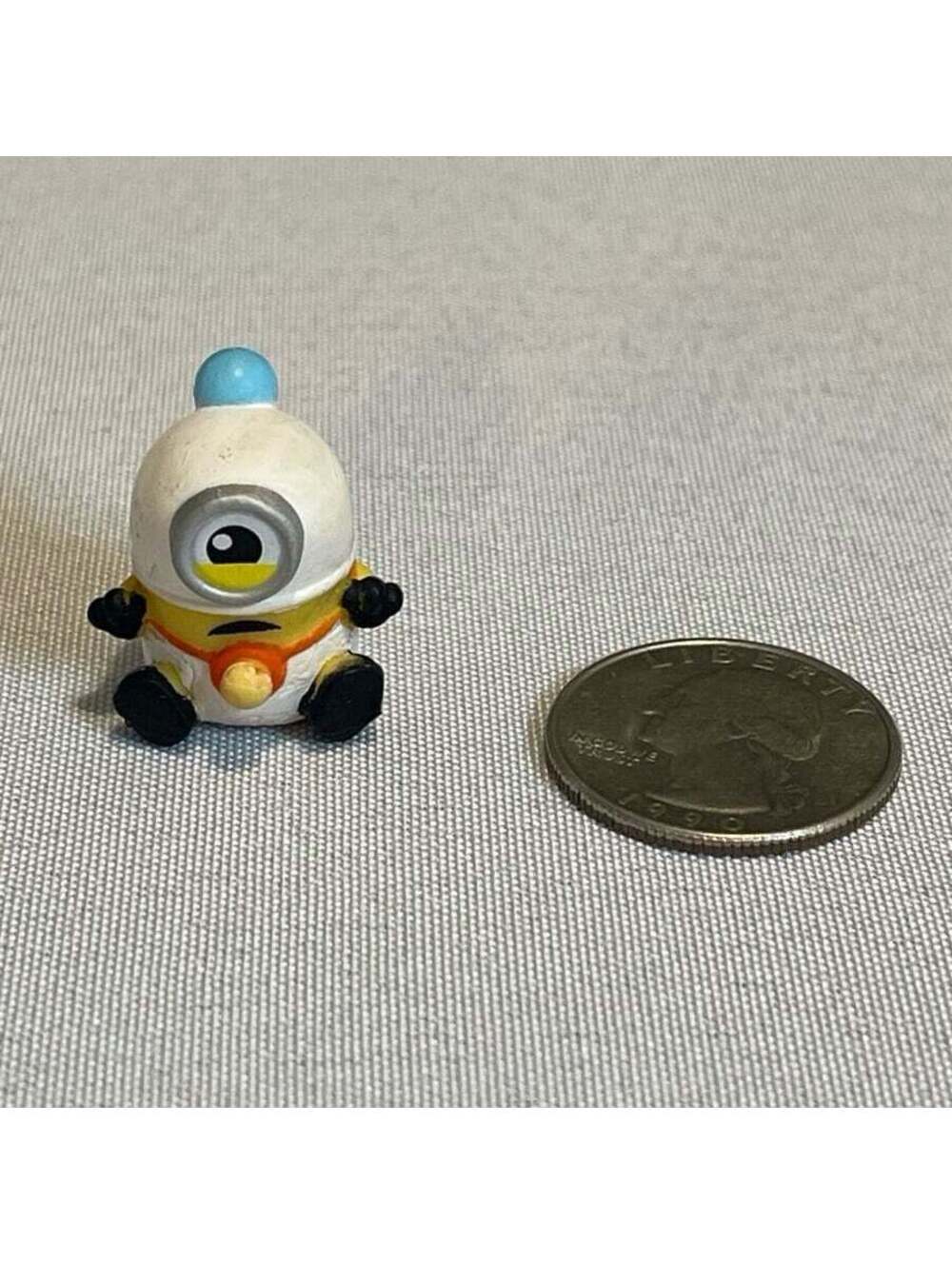 New Mineez Despicable Me Series 1 - Baby Minion
